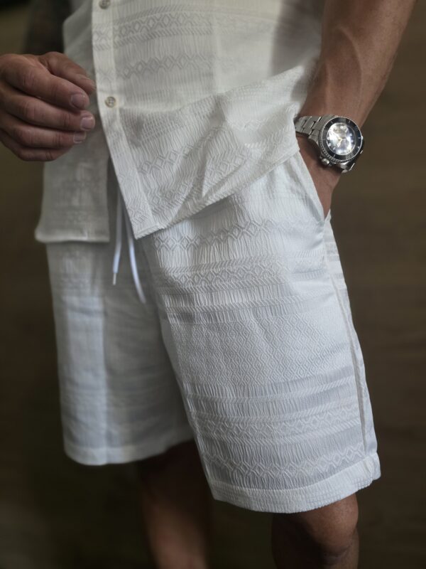 Conjunto blanco botones dorados - Imagen 4