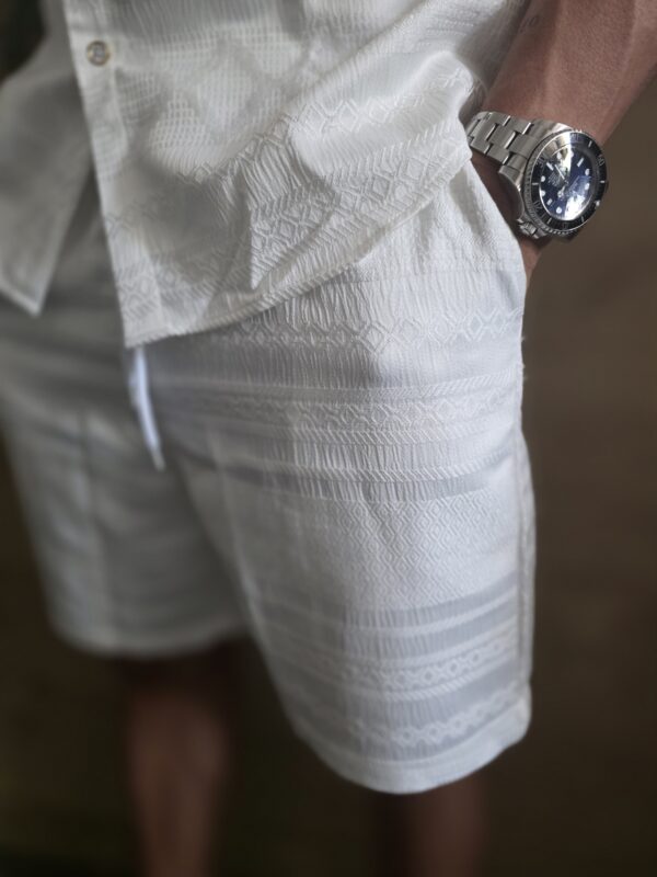 Conjunto blanco botones dorados - Imagen 6